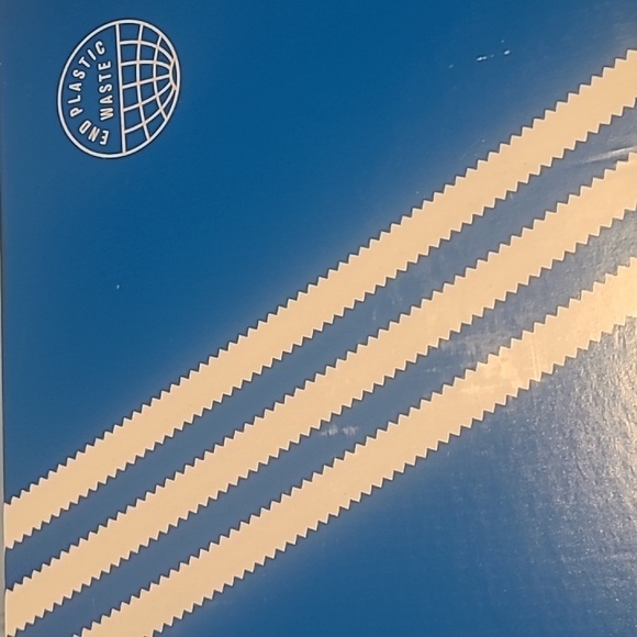 Adidas NMD V3 - Picture 3 of 10